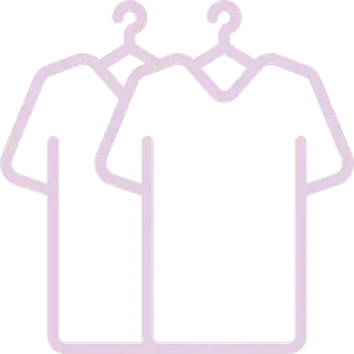 Dos camisetas están colgadas en una percha en un armario.