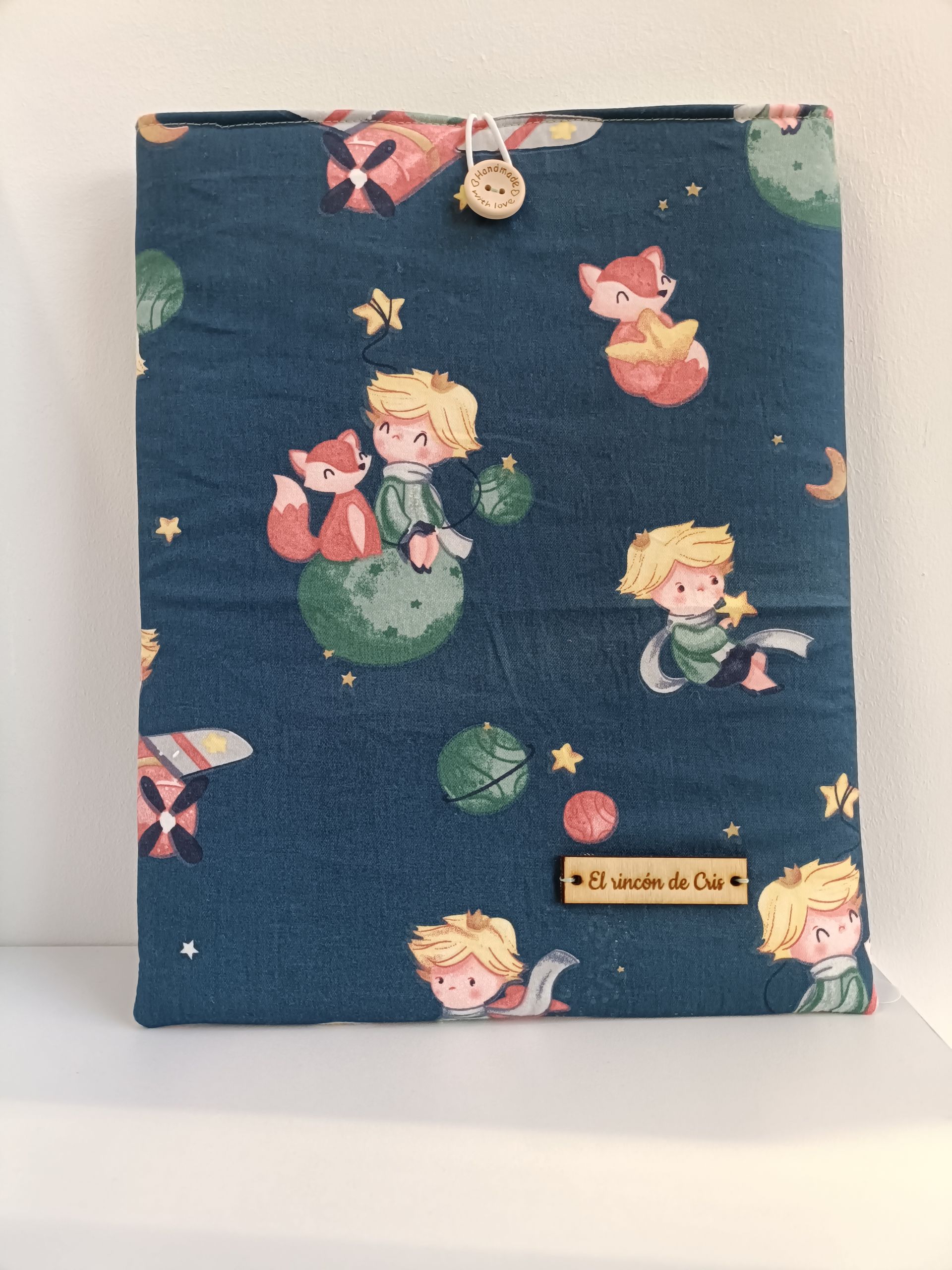 Funda para libro o tablet en color petroléo y motivos de El Principito
