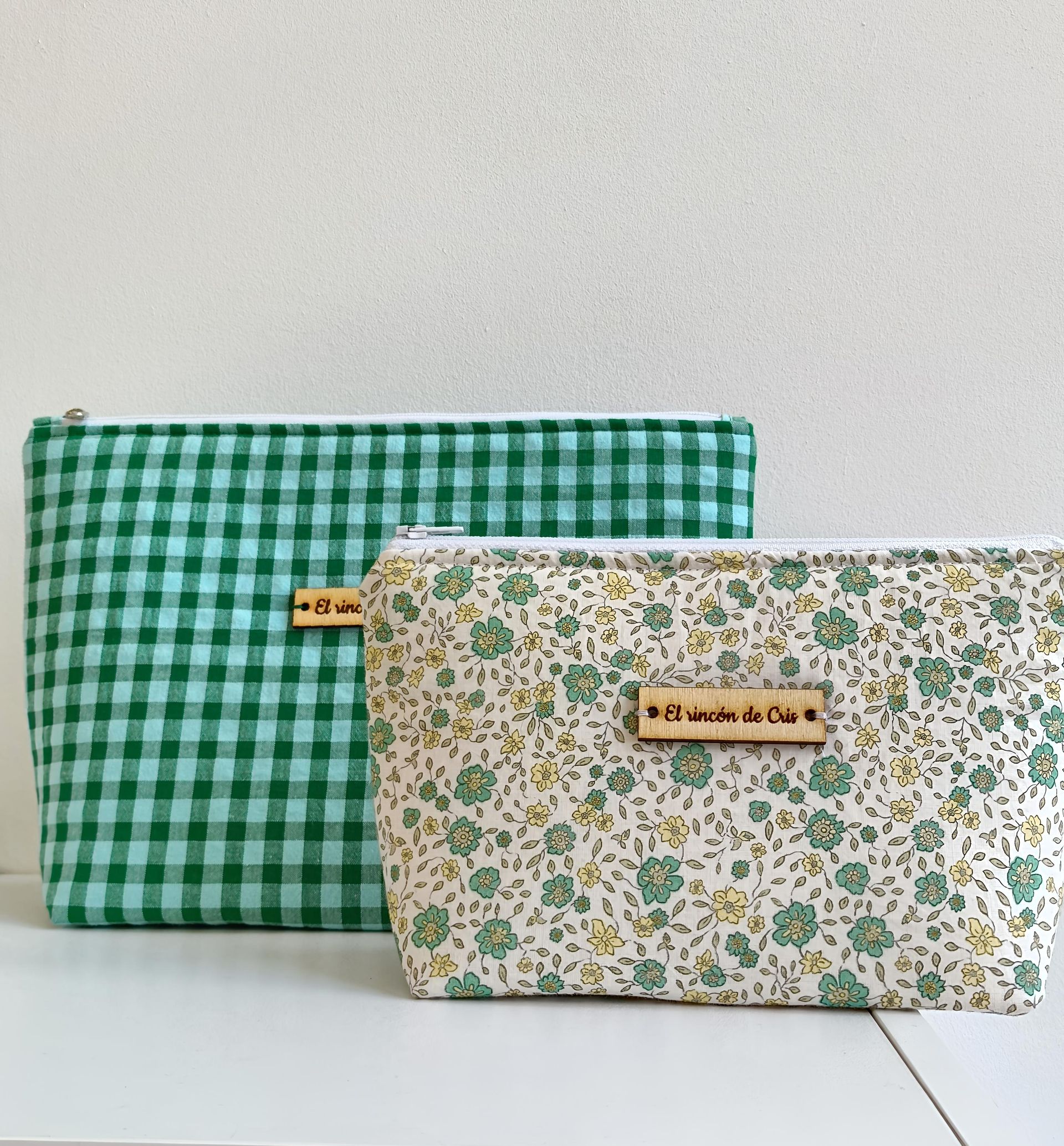 conjunto de neceseres en tonos verdes