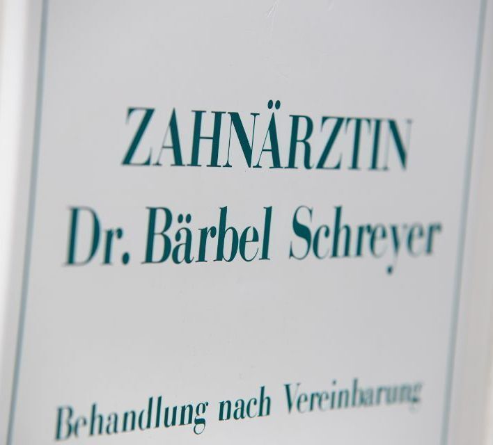 Eingangsschild von Dr. Bärbel Schreyer