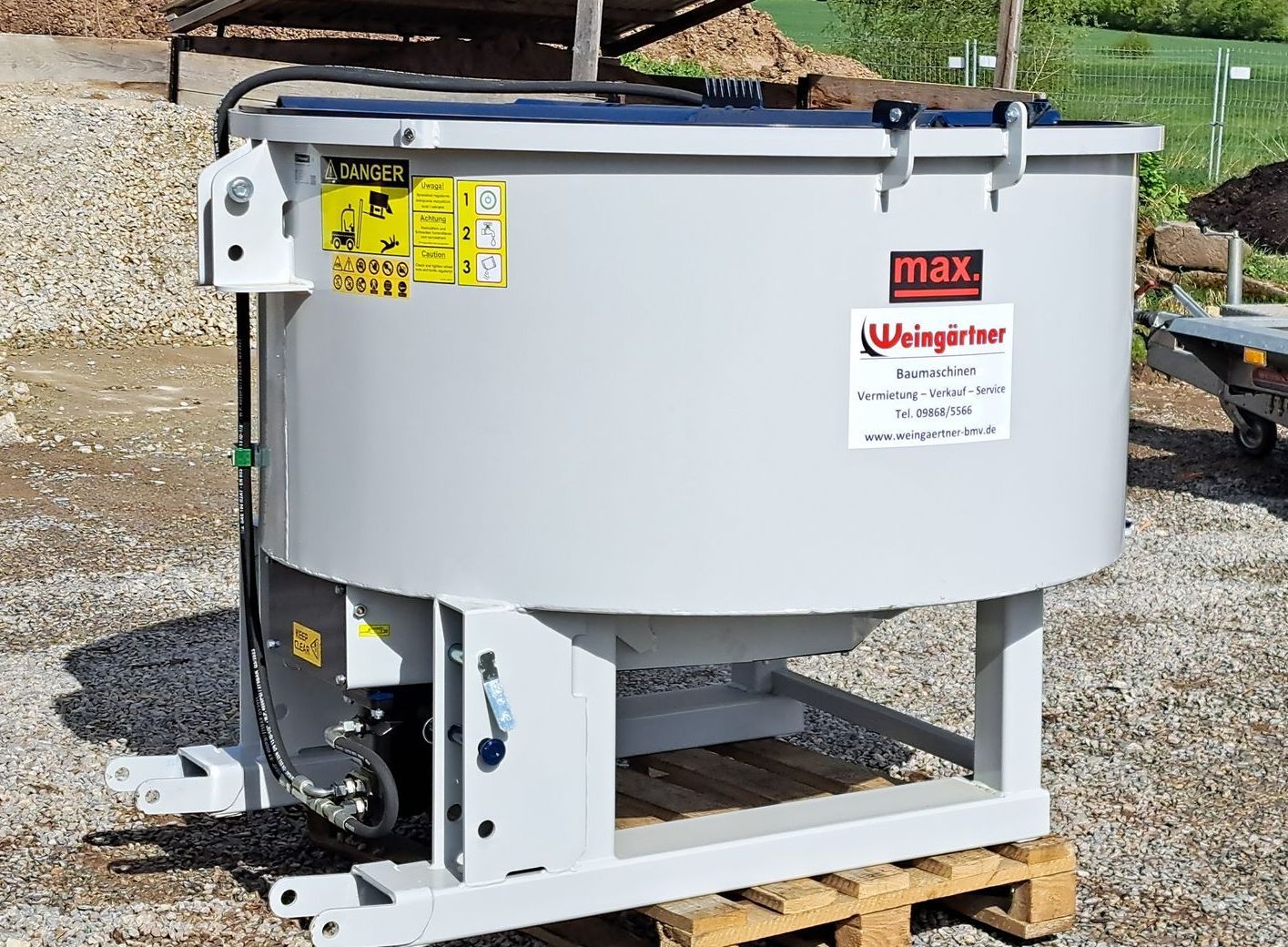 Weingärtner Baumaschinen 
Nahaufnahme eines Betonmischers FKM UBCH800