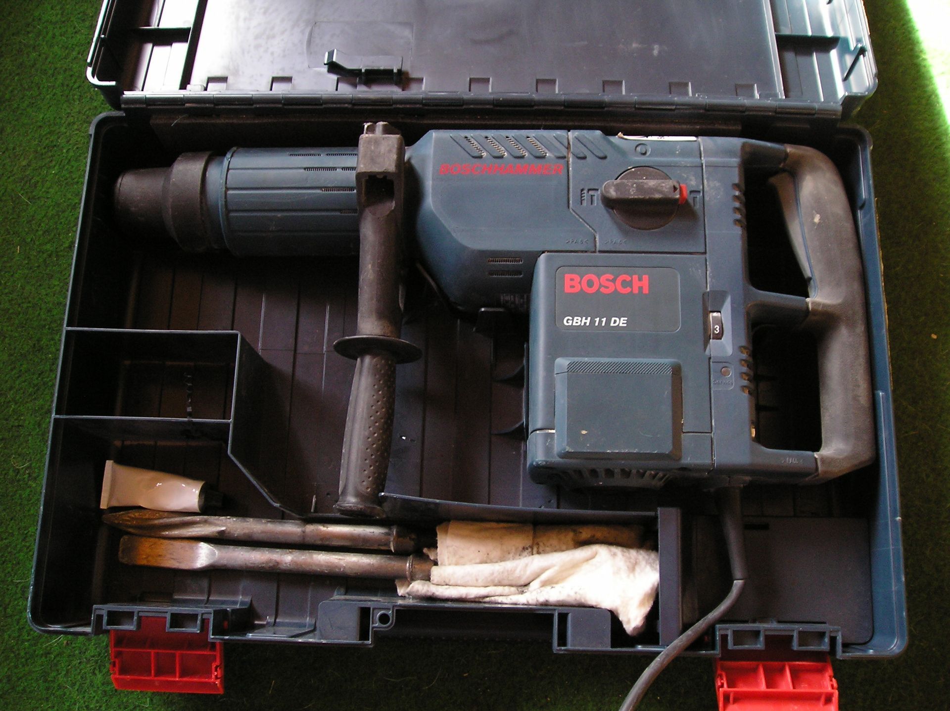 Weingärtner Baumaschinen – Abbruchhammer von Bosch im Transportkoffer