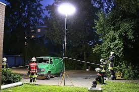 Weingärtner Baumaschinen – ein Feuerwehrballon beleuchtet den Arbeitsbereich der Feuerwehr