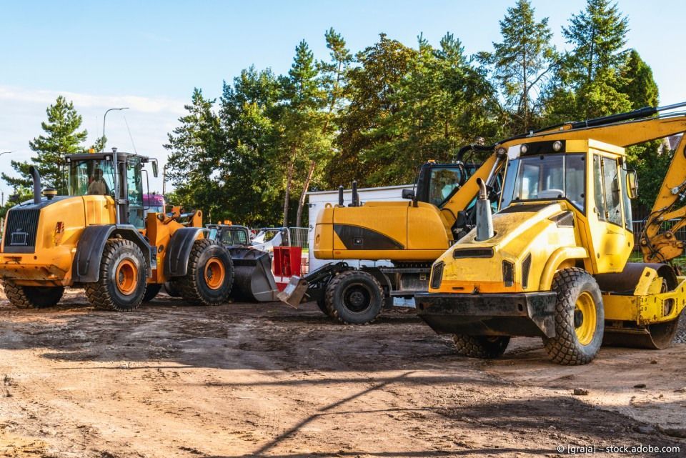 Weingärtner Baumaschinen – Mehrere Arbeitsmaschinen auf einer Baustelle