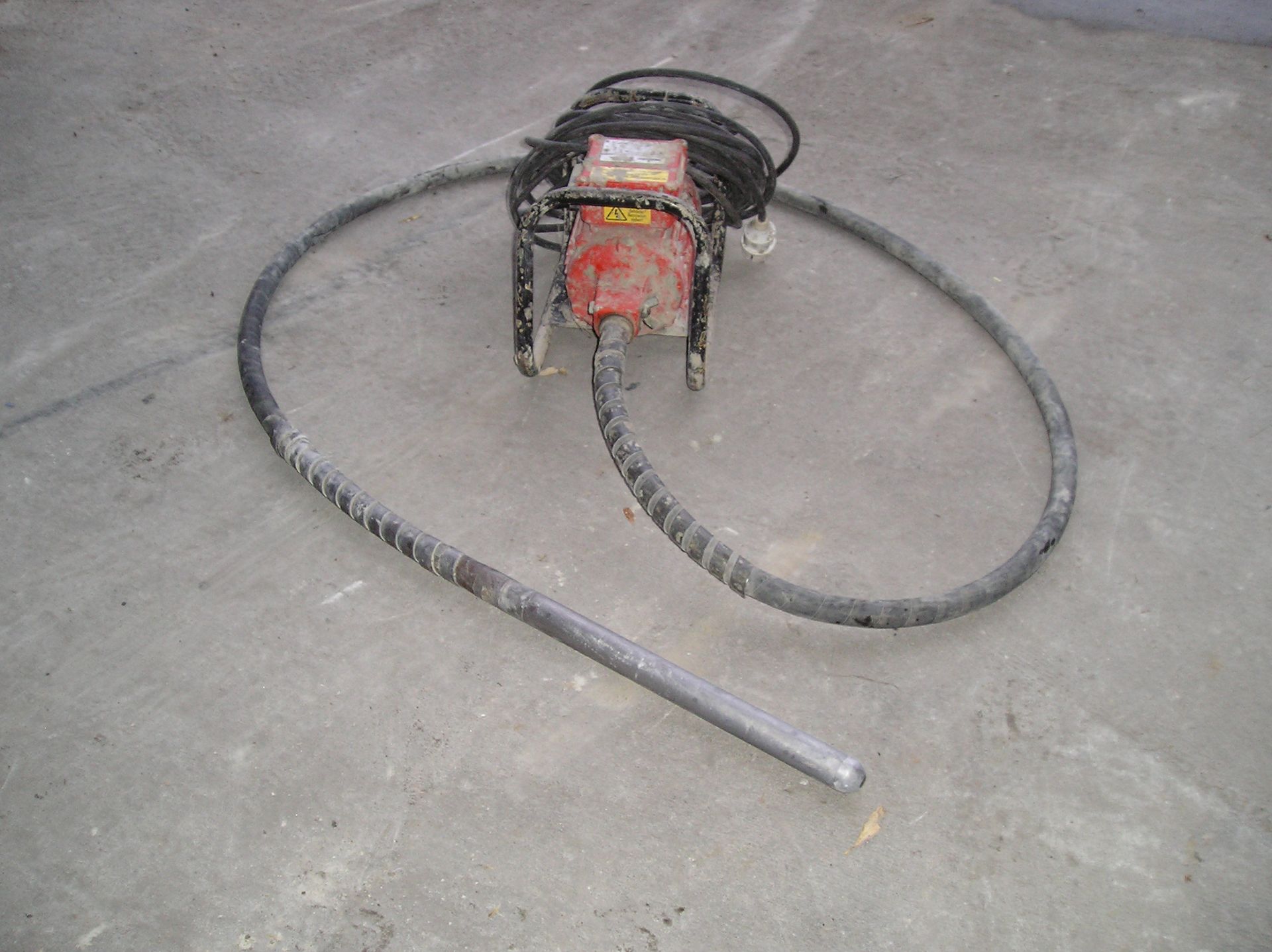 Weingärtner Baumaschinen – 
Mitarbeiter arbeitet mit Probst Easyclean EC60
Vorher Nachher Vergleich