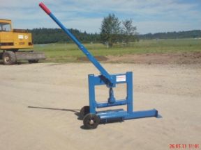 Weingärtner Baumaschinen – Pflastersteinknacke auf Betonfläche