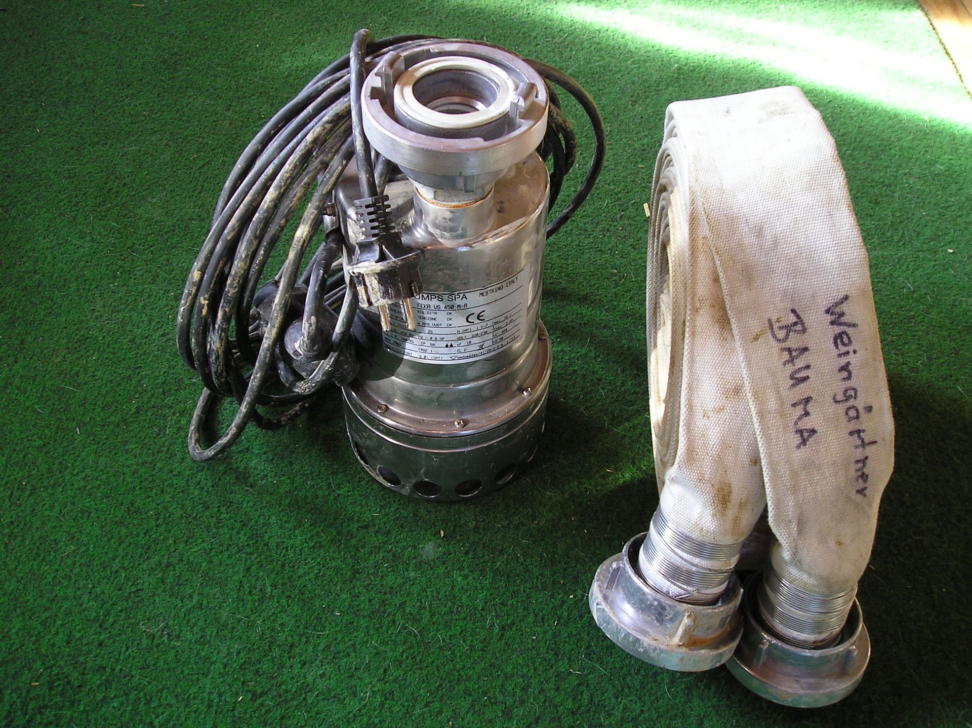 Weingärtner Baumaschinen – Nahaufnahme Tauchpumpe