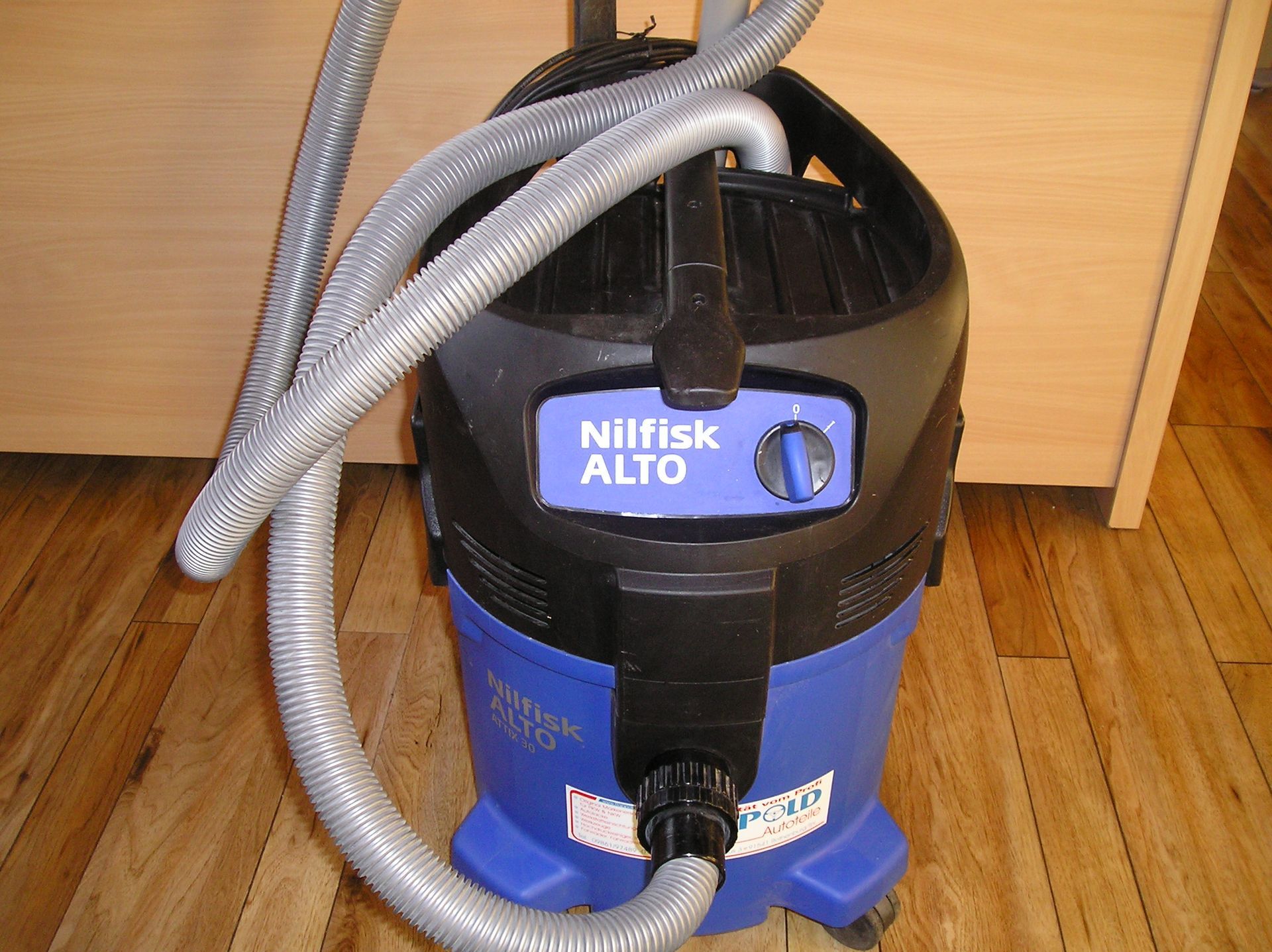 Weingärtner Baumaschinen – Foto eines Industriesaugers