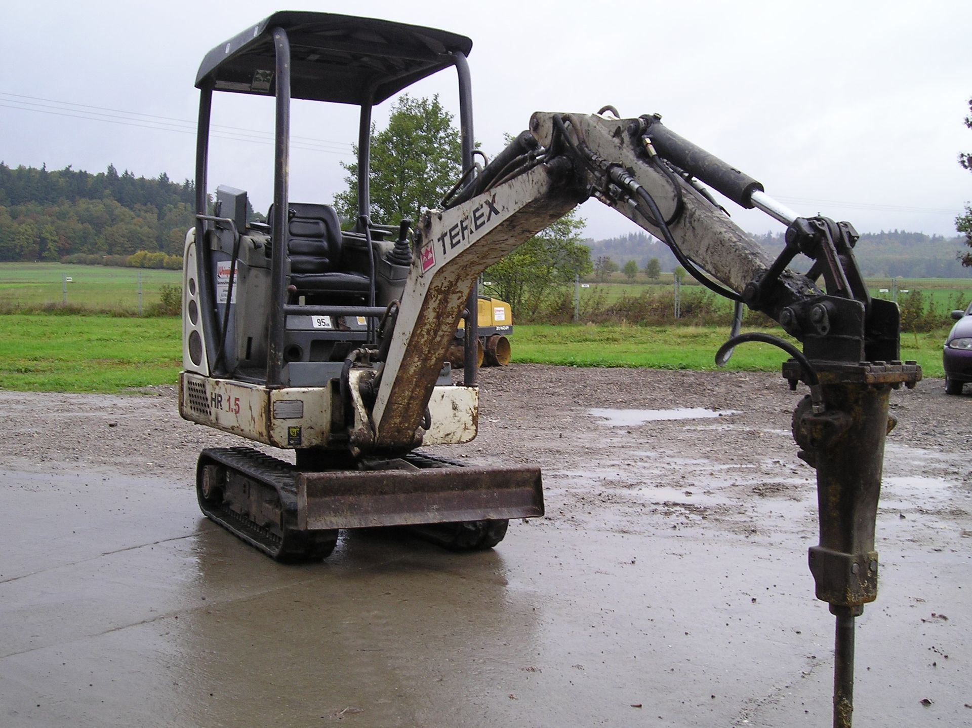 Weingärtner Baumaschinen – Kompaktbagger mit Presslufthammeraufsatz