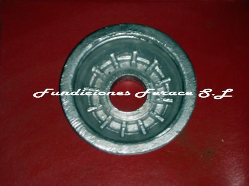 Un anillo de metal con la palabra fundiciones escrita en él.