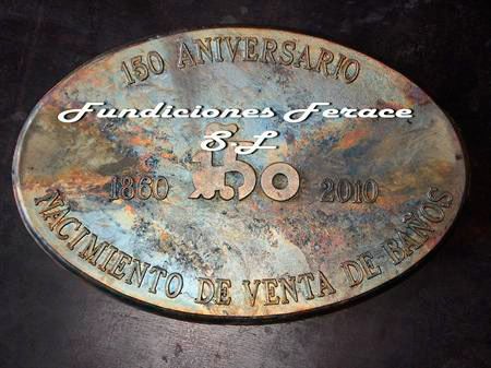 Una placa que dice 150 aniversario.