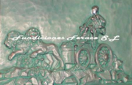 Una estatua de un hombre montado en un carruaje tirado por caballos con leones.