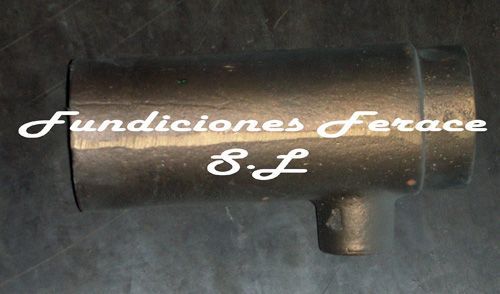 Un tubo de metal con las palabras fundiciones ferace sl escritas en él