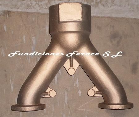 Un tubo de cobre con la inscripción fundiciones ferace sl.