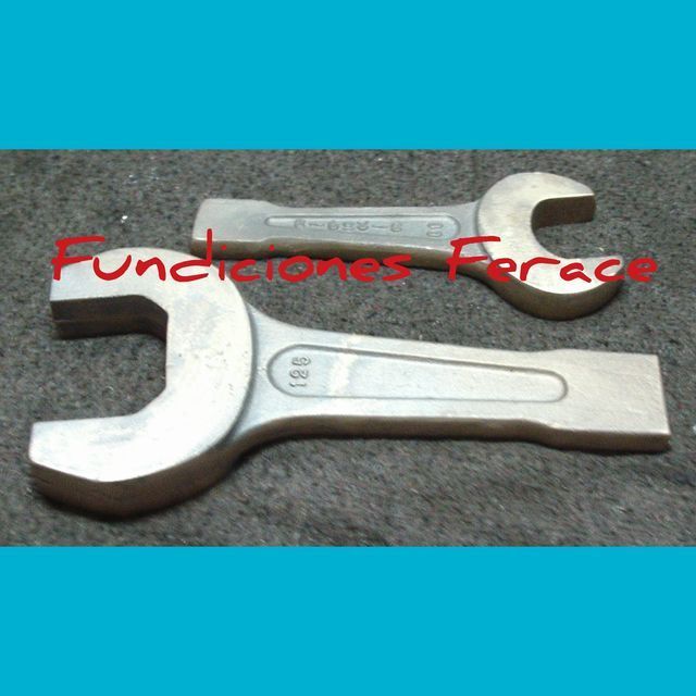 Un par de llaves inglesas con la palabra ferace en la parte inferior