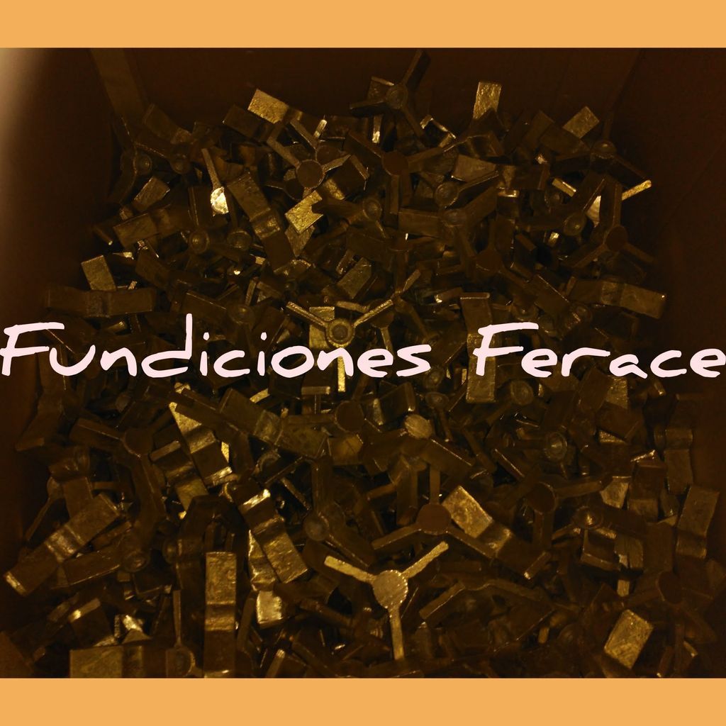 Una pila de piezas de metal con las palabras fundiciones ferace escritas en ellas.