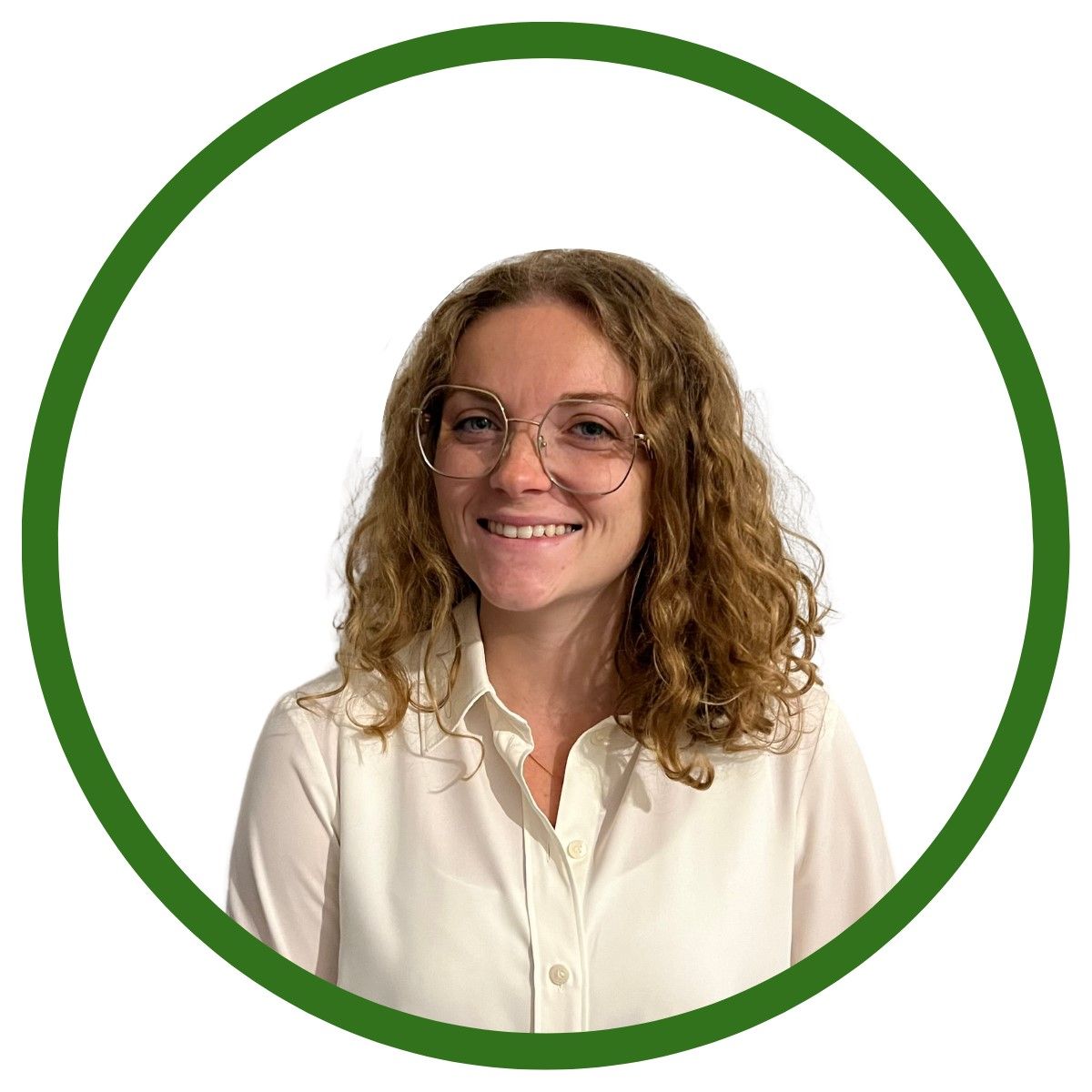 Photo de la chargée de la relation client et de la communication