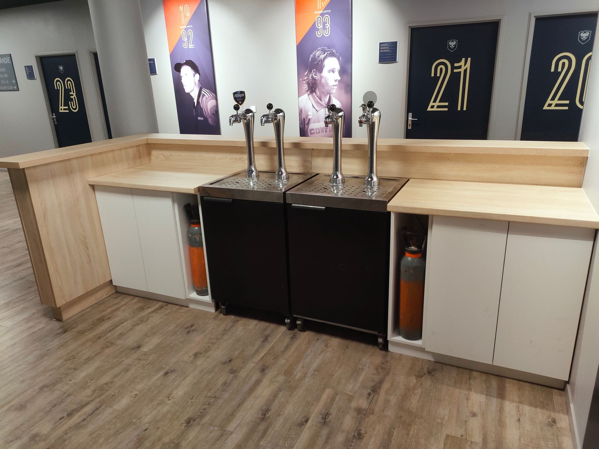 Plan de travail en bois pour un bar