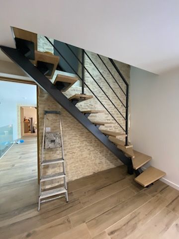 Escalier intérieur en bois et en aluminium
