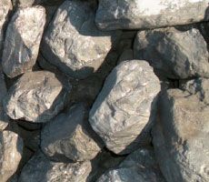 Una pila de rocas colocadas una encima de otra.