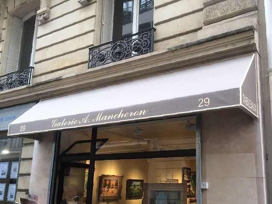 Des stores et des joues marron