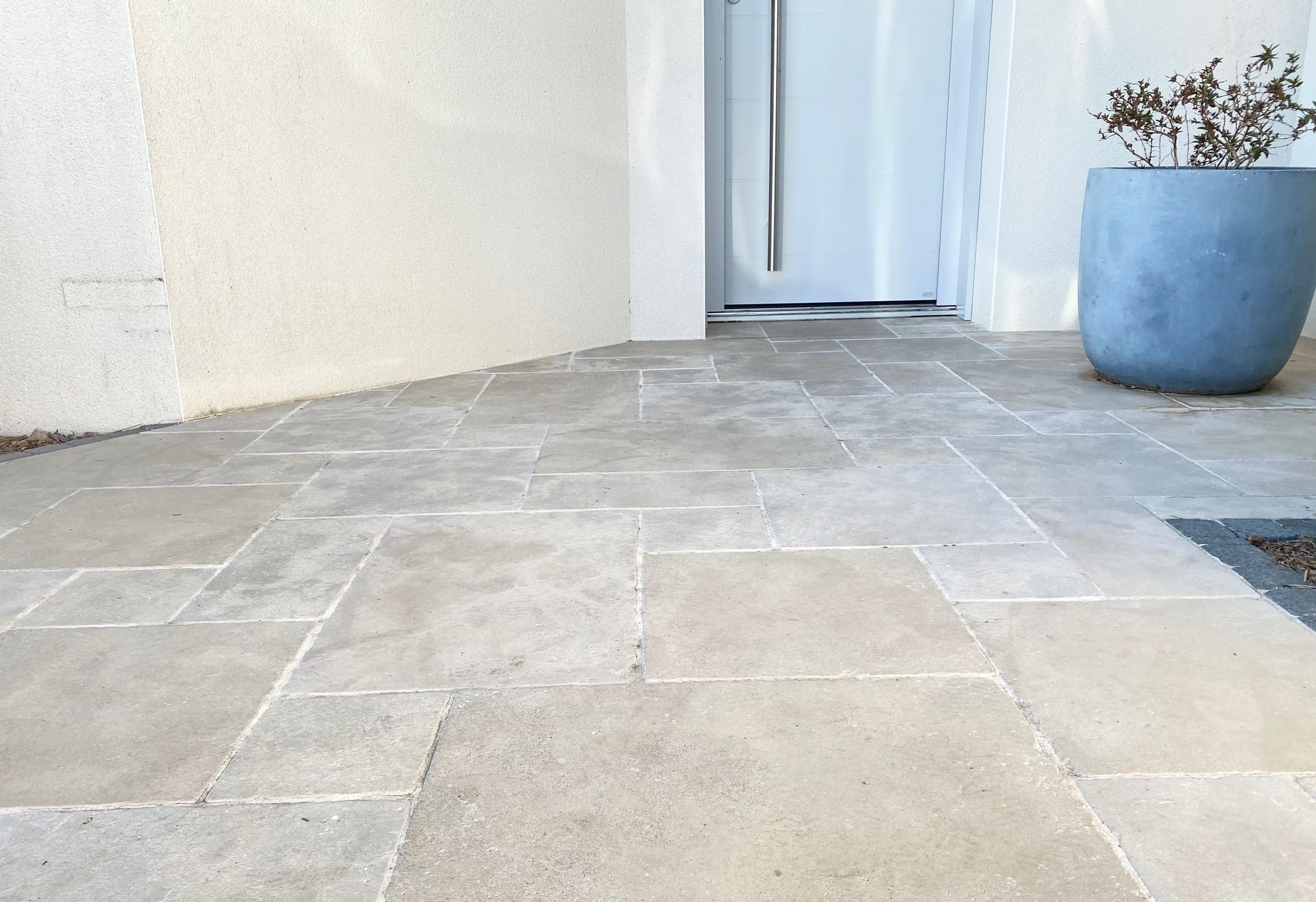 Carrelage au niveau de l'entrée d'une maison