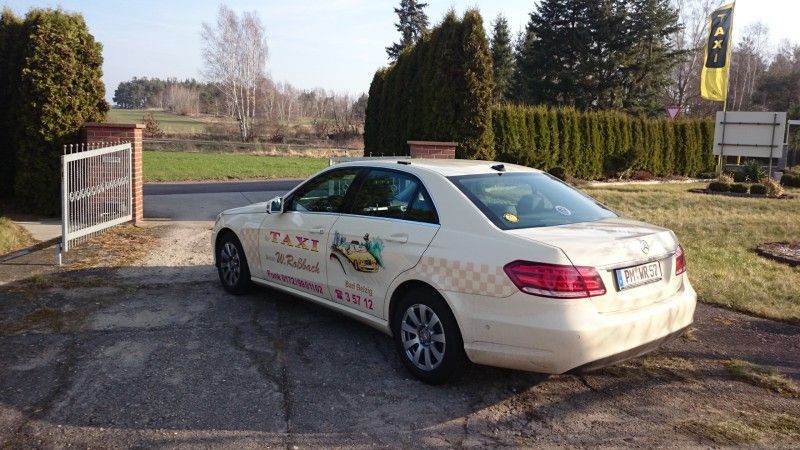 Mercedes E-Klasse (Fahrgäste: 4)