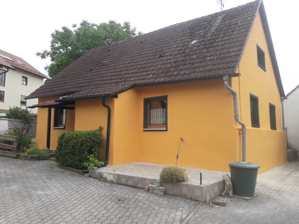 gelbes kleines Haus