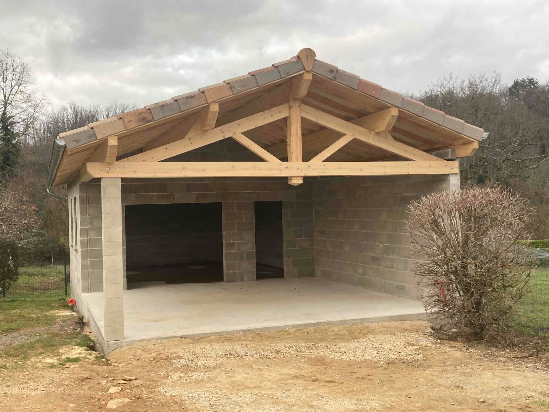 Garage avec charpente bois