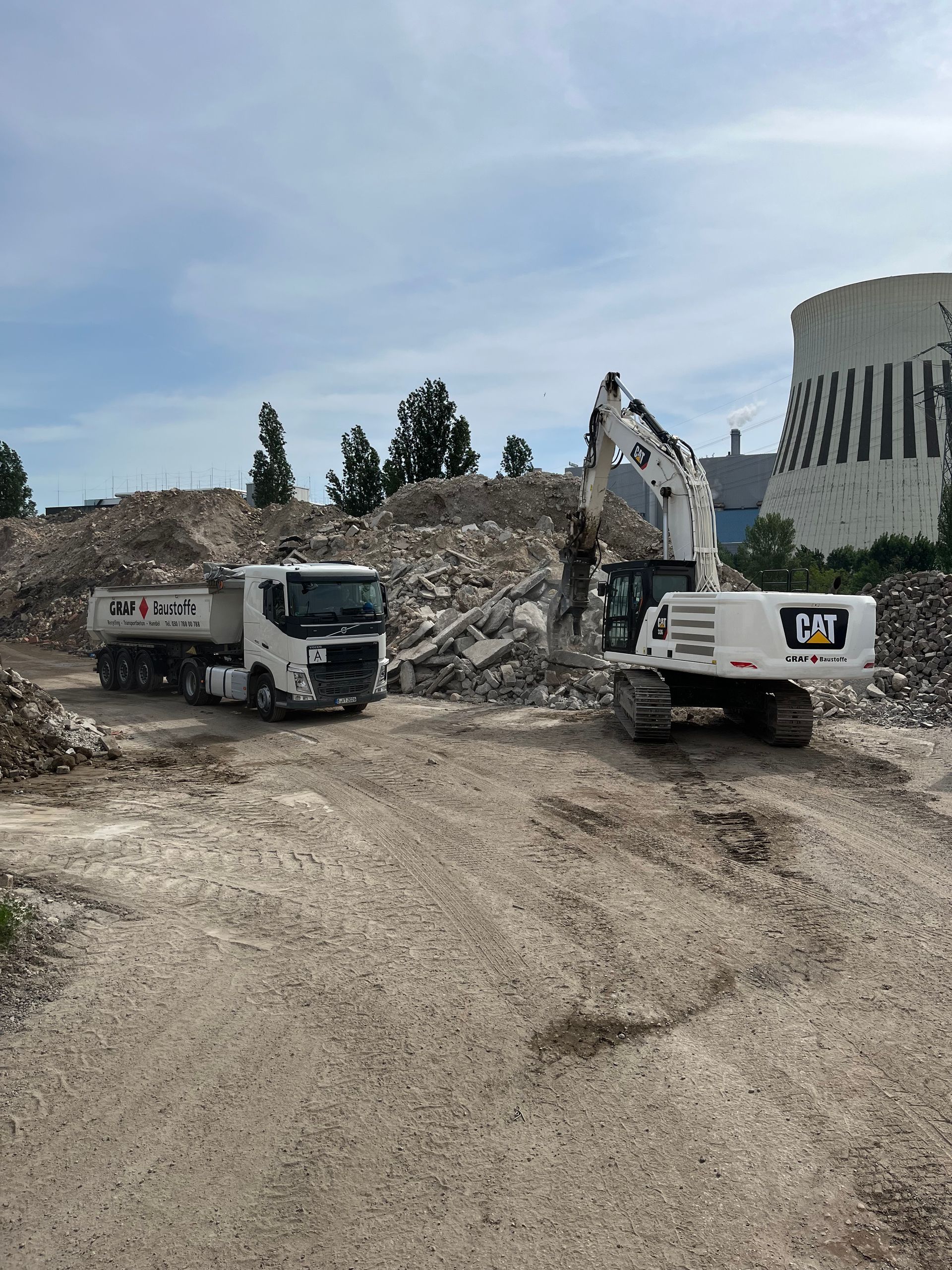 Bagger auf einer Halde