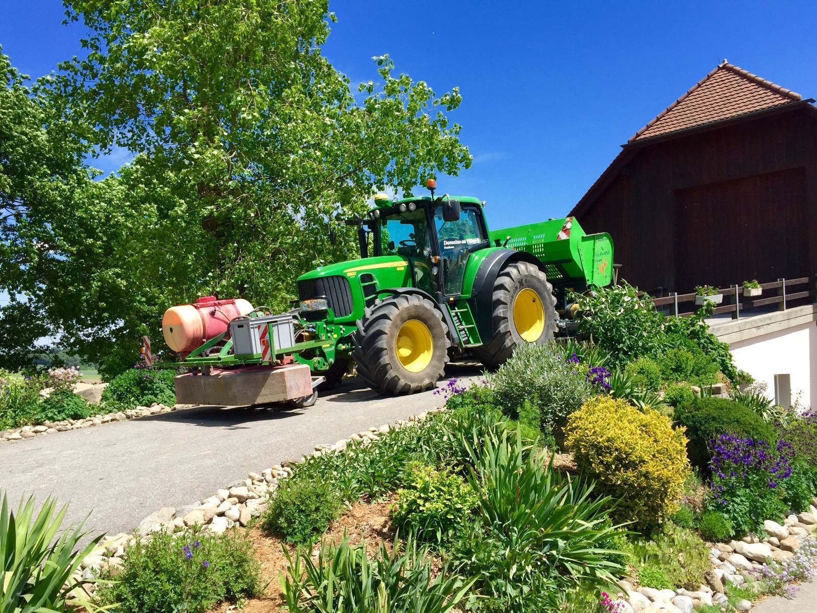 Domaine au Village Service SA