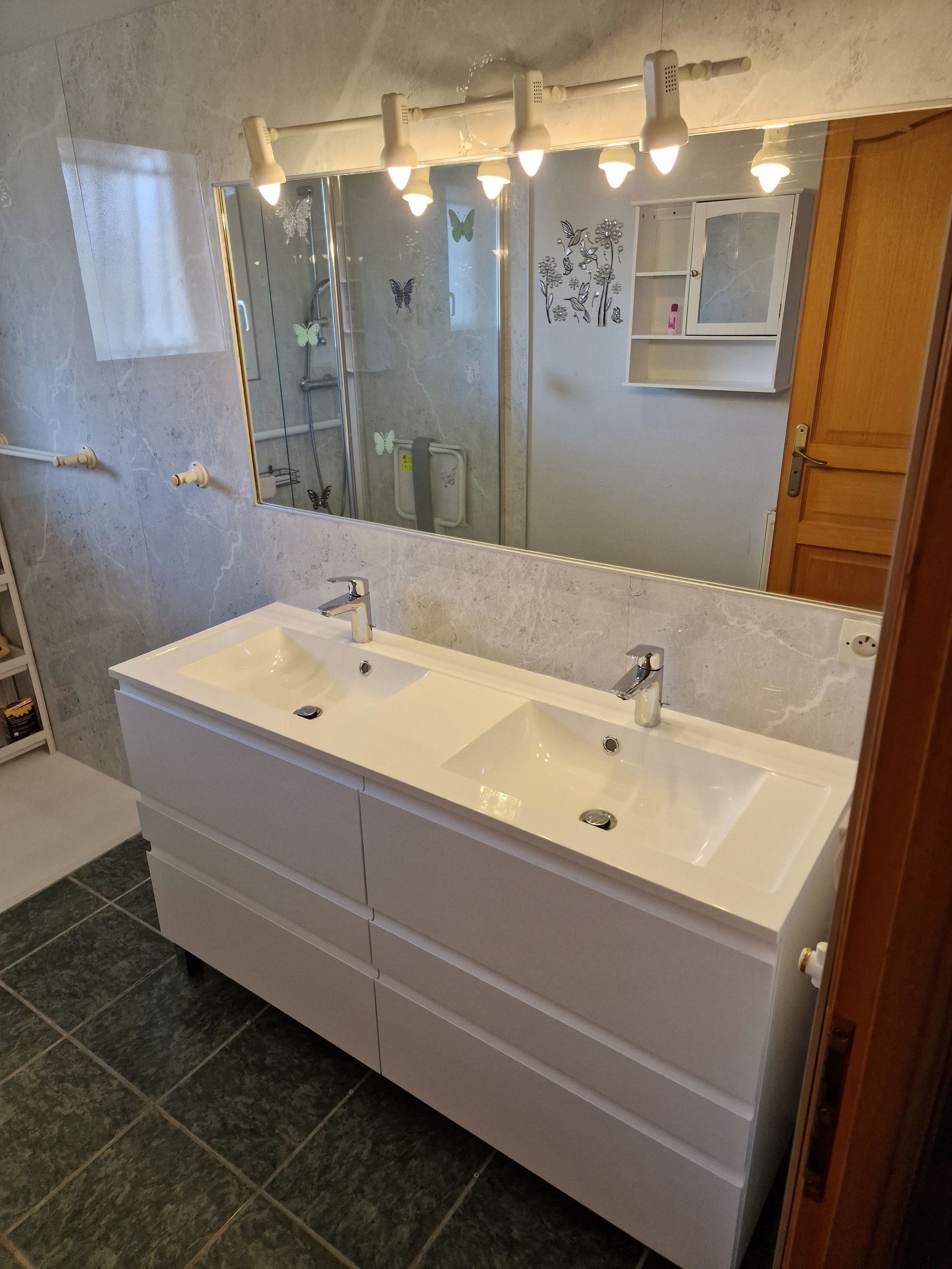 Un meuble à double vasque