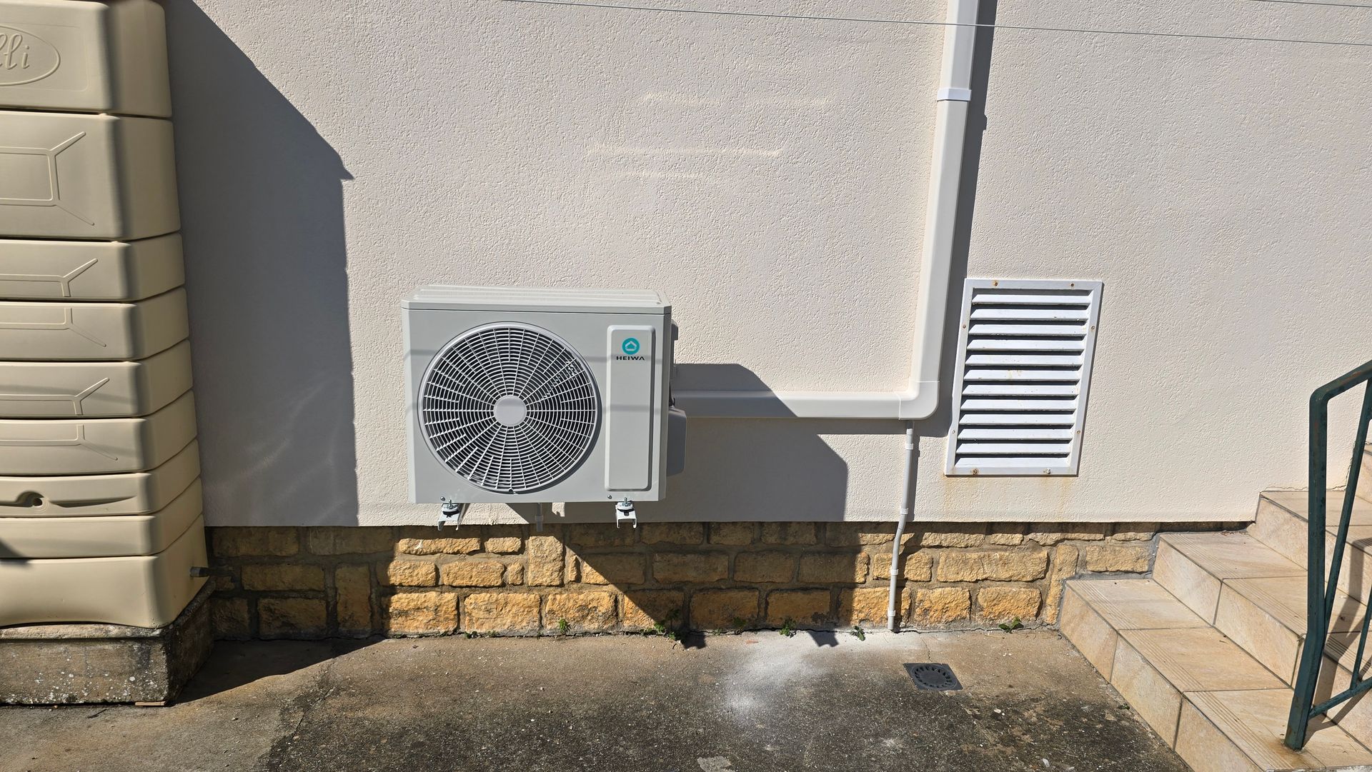 Une petite climatisation extérieure