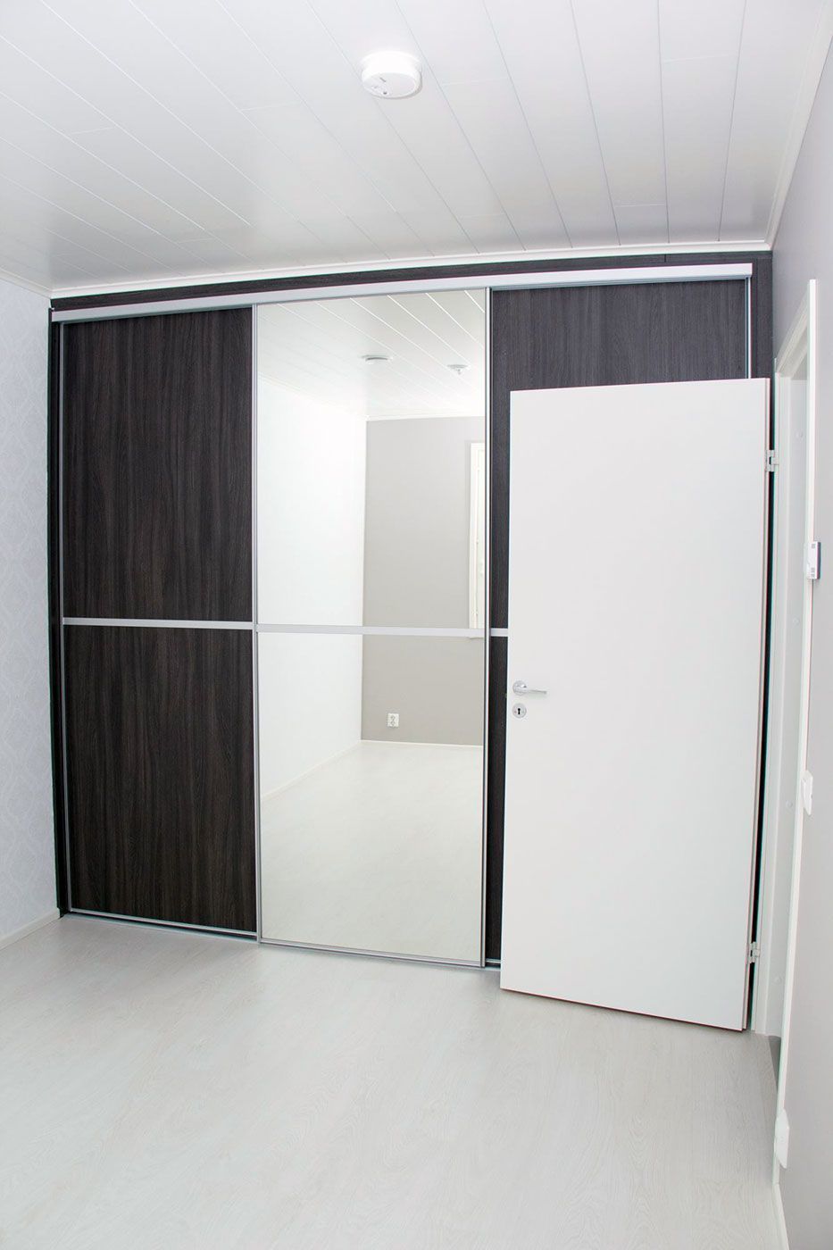 Makuuhuoneen vaatekaapit