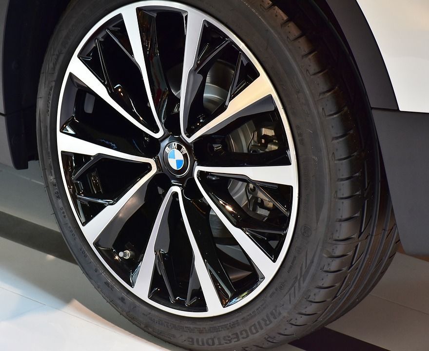 ¿Sabes cuándo cambiar los neumáticos de tu vehículo?