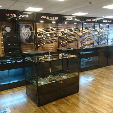 Présentoir d'armes de chasse dans le magasin