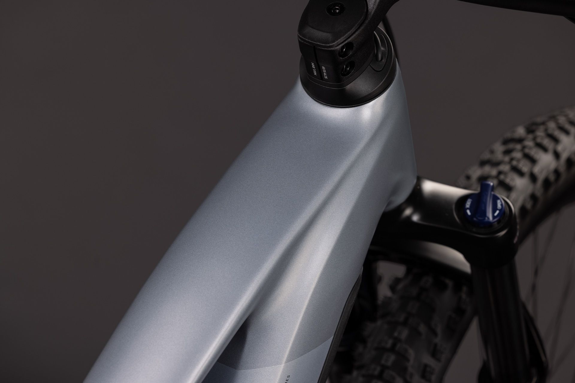 Cube Reaction Hybrid Performance 720 Grey