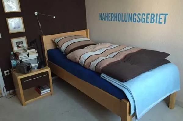 Bett und Nachttisch, Foto der Olbertz Christoph Tischlerei