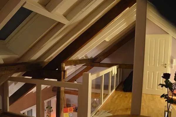 Raum mit viel Holz, Foto der Olbertz Christoph Tischlerei