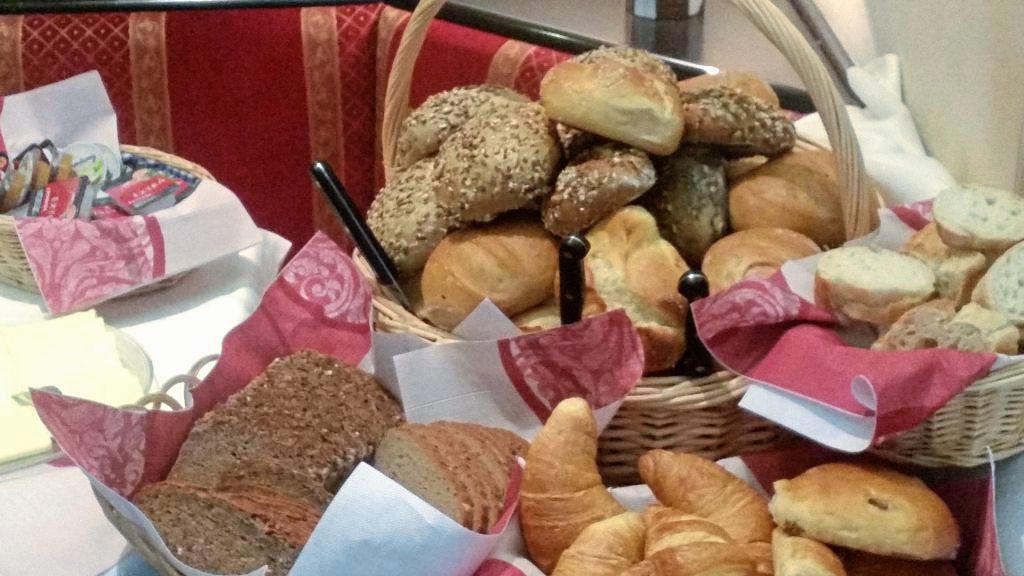 Brotkorb auf dem Buffettisch