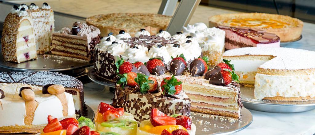 verschiedene Torten und Kuchen