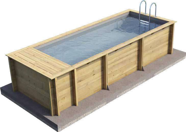 Una piscina de madera con una escalera adjunta.