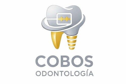 Logotipo de COBOS Odontolog&iacute;a con un diente gris y un icono de taladro dental dorado.