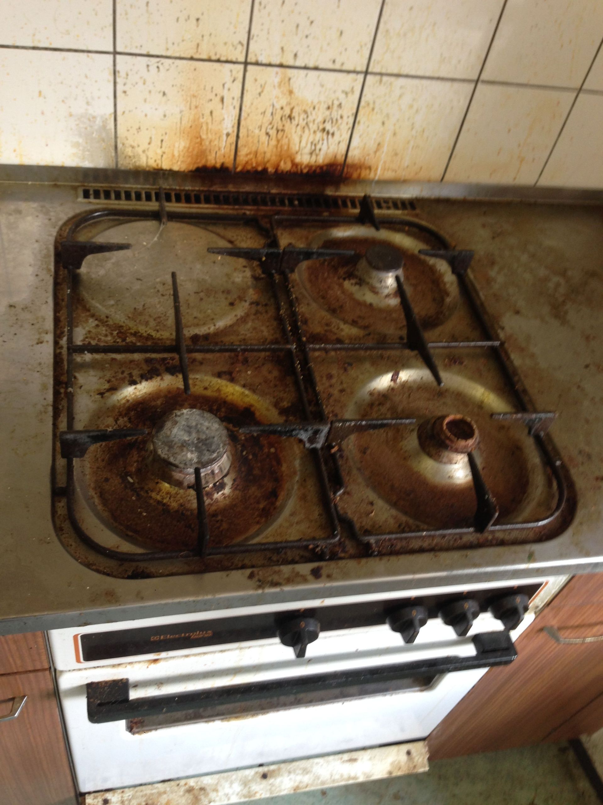 Messie-Wohnung Vorher - Tatort Reinigung Brighina