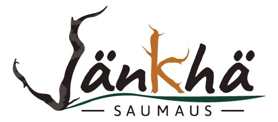 Jaknh&auml; Saumaus -logo tyylitellyll&auml; mustaoranssilla tekstill&auml; ja vihre&auml;ll&auml; alleviivauksella