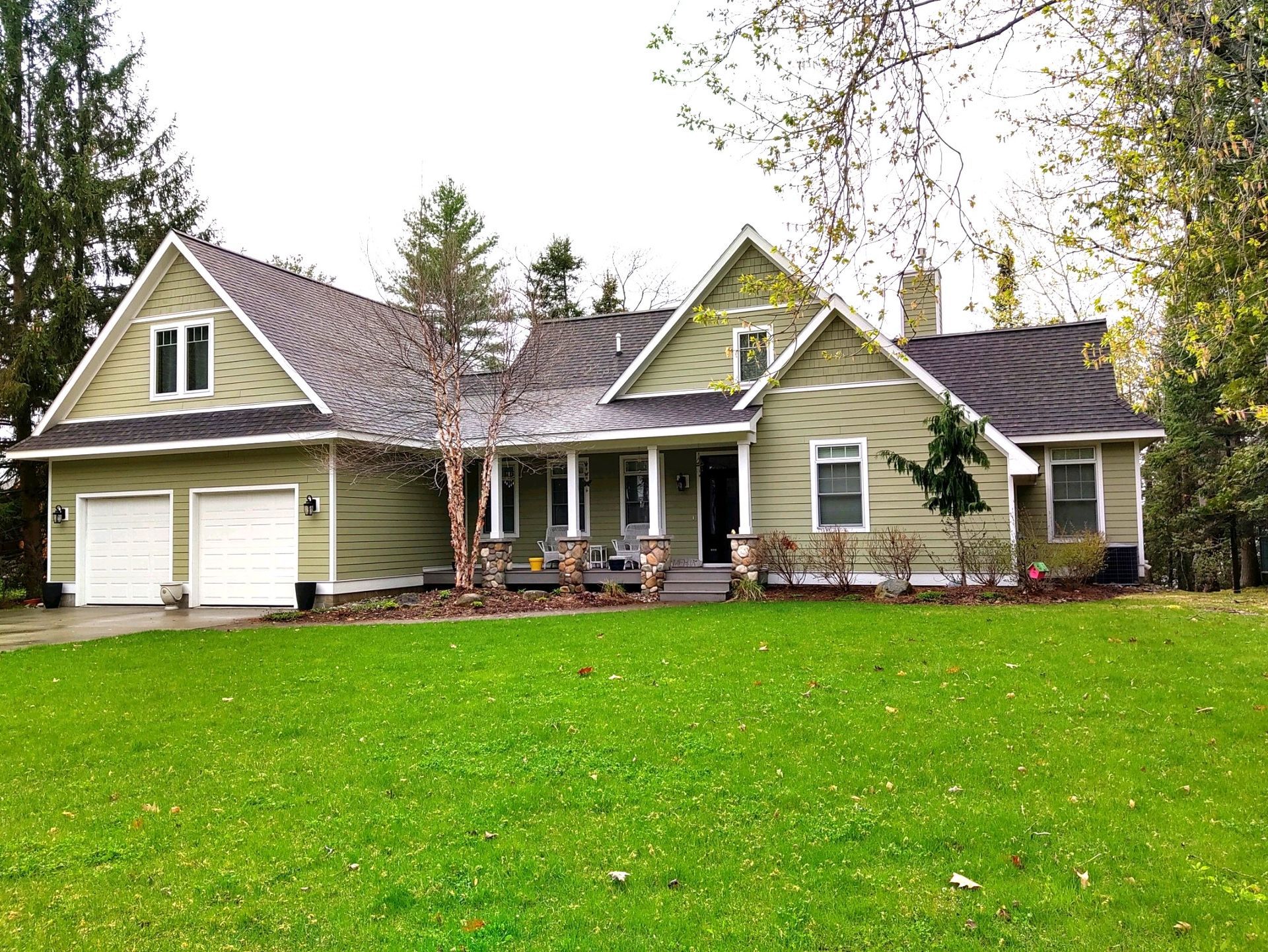 Modern green cottage house for rent with