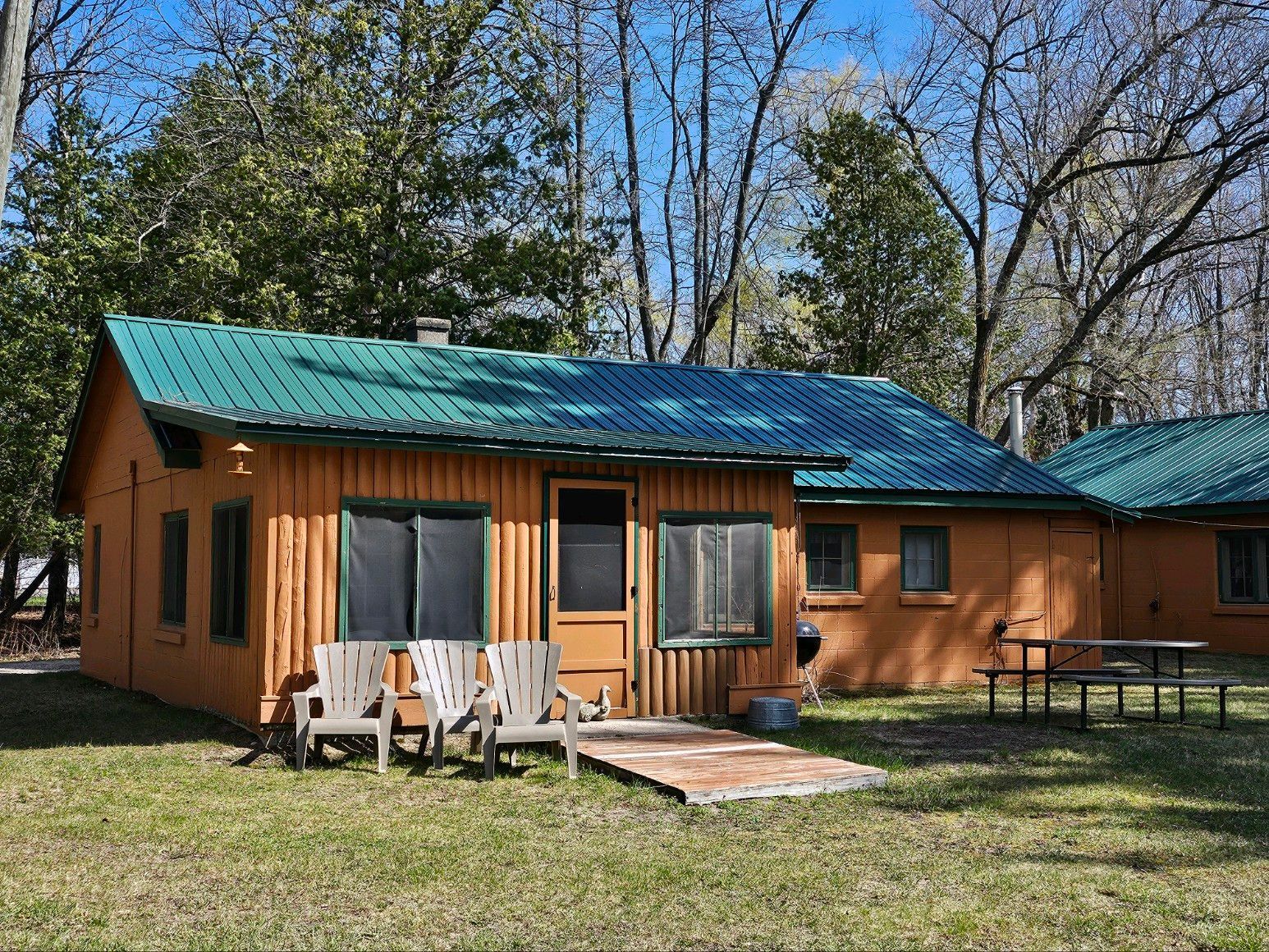 Cabin with green metal roof for rent in Northern Michigan