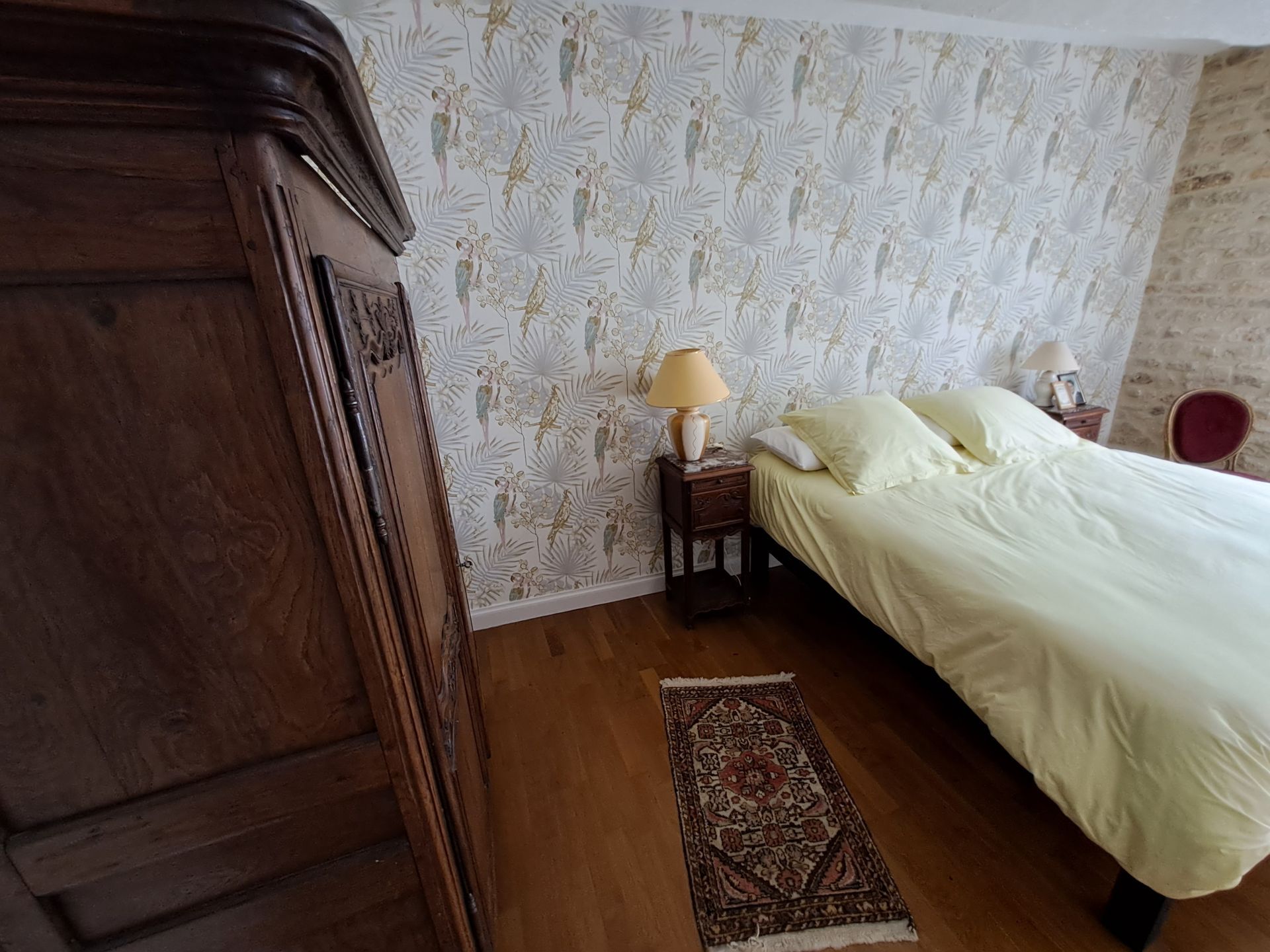 Chambre avec parquet
