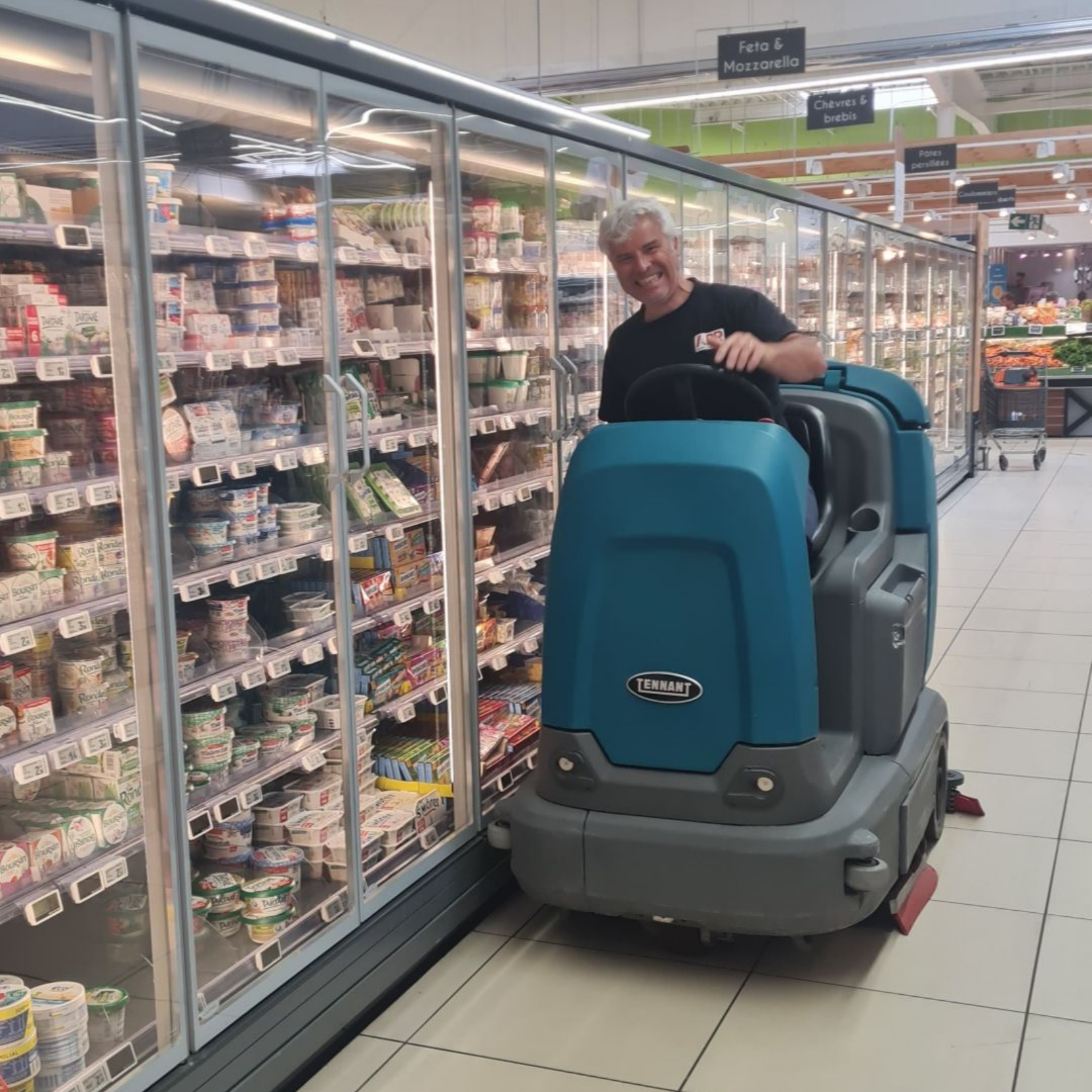 Le nettoyage d'un super marché