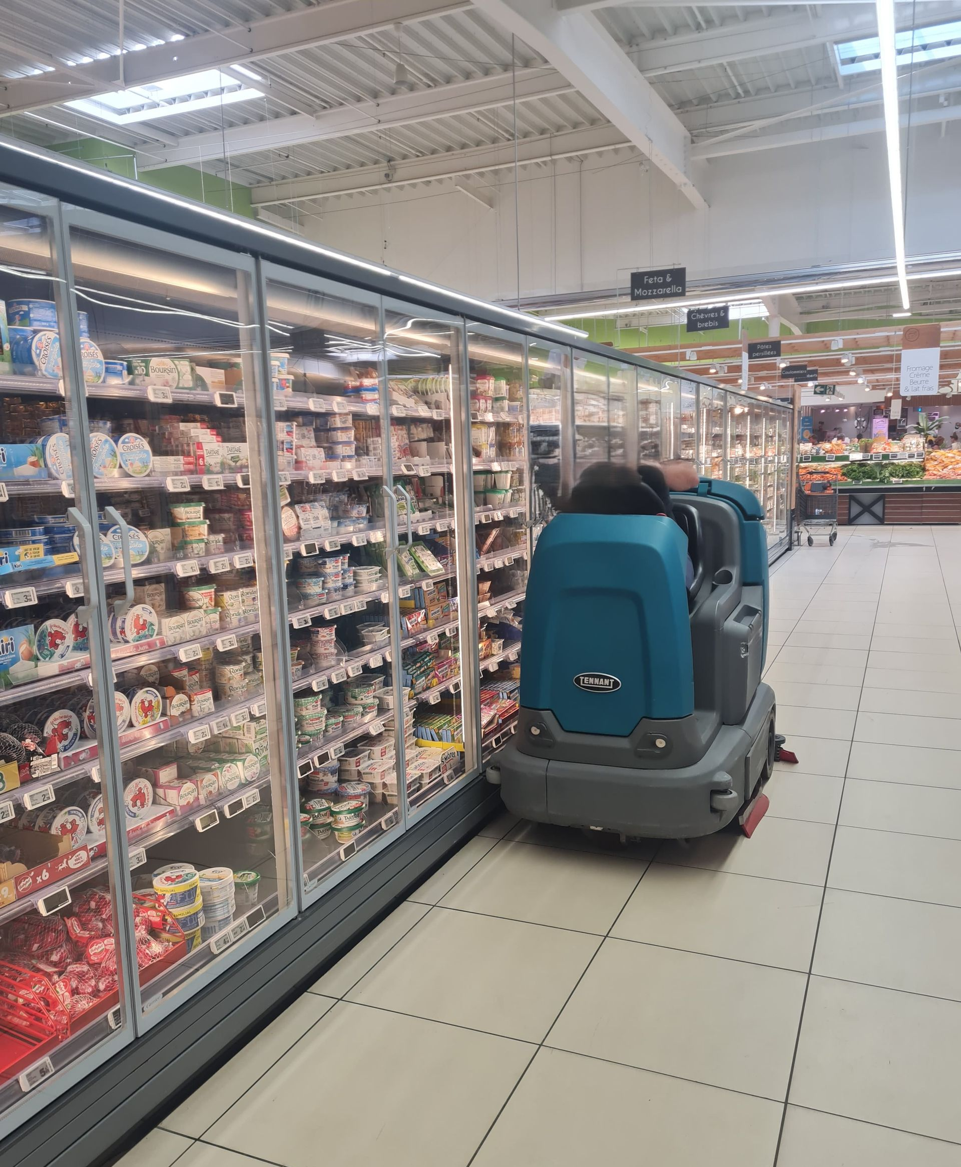 Le nettoyage d'un super marché